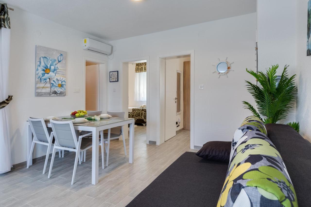 Apartmani Kastelina Vir Exterior foto