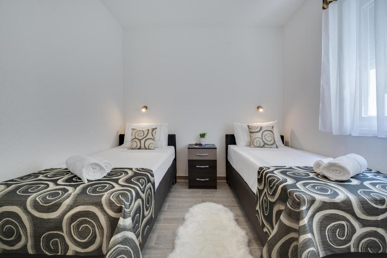 Apartmani Kastelina Vir Exterior foto