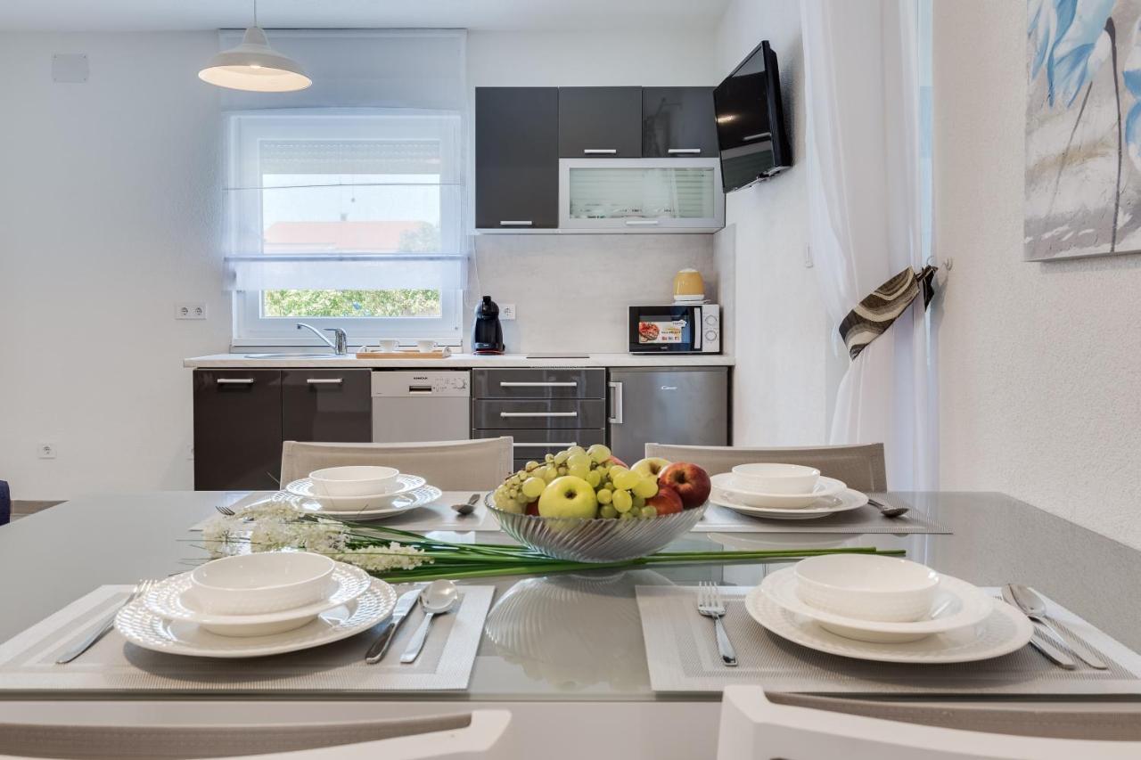 Apartmani Kastelina Vir Exterior foto