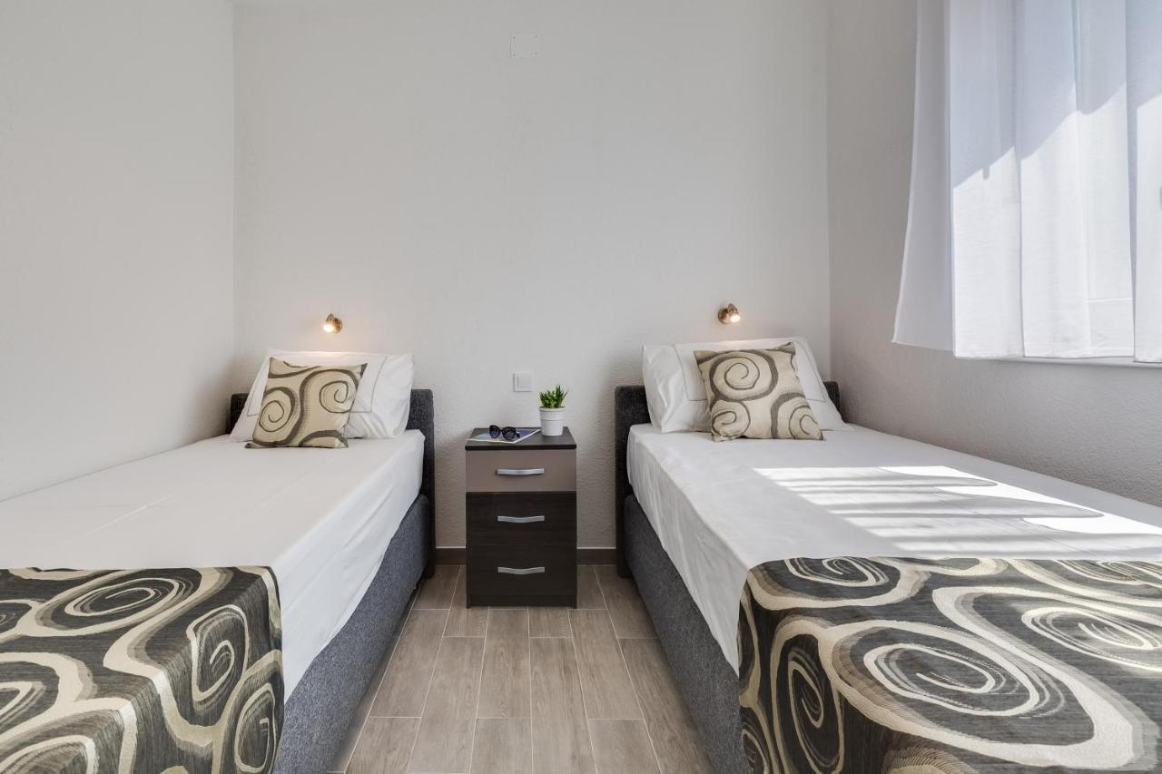 Apartmani Kastelina Vir Exterior foto