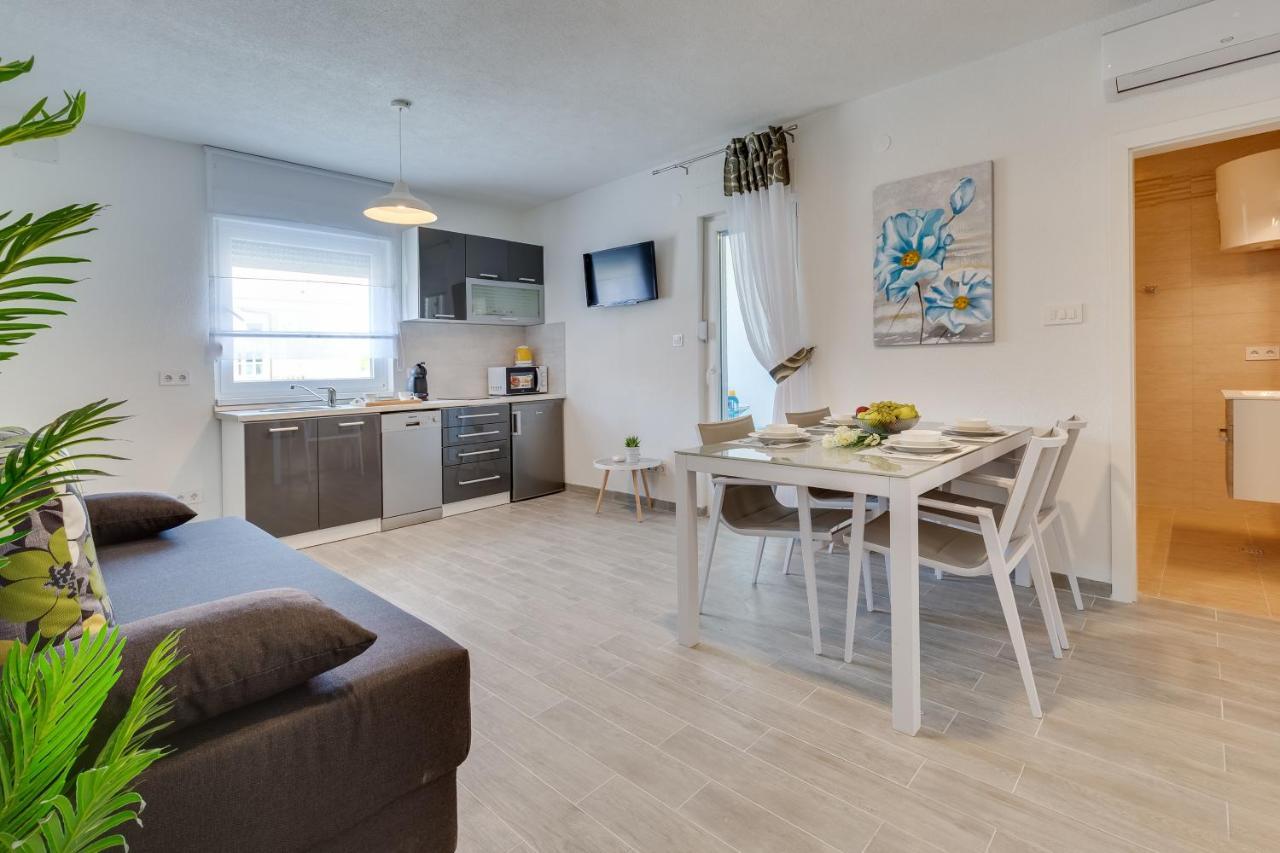Apartmani Kastelina Vir Exterior foto